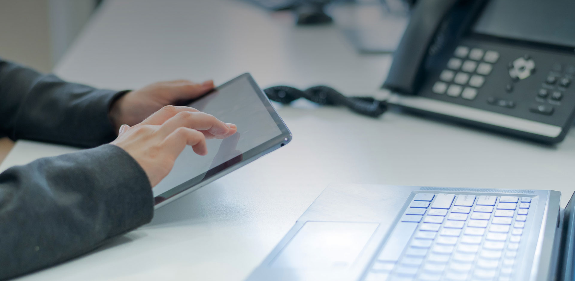 A pair of hands making a web search motion